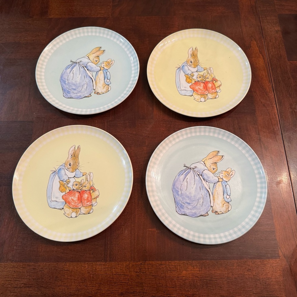 Peter Rabbit Pottery Barn Kids Set of 4 Melamine Dishes